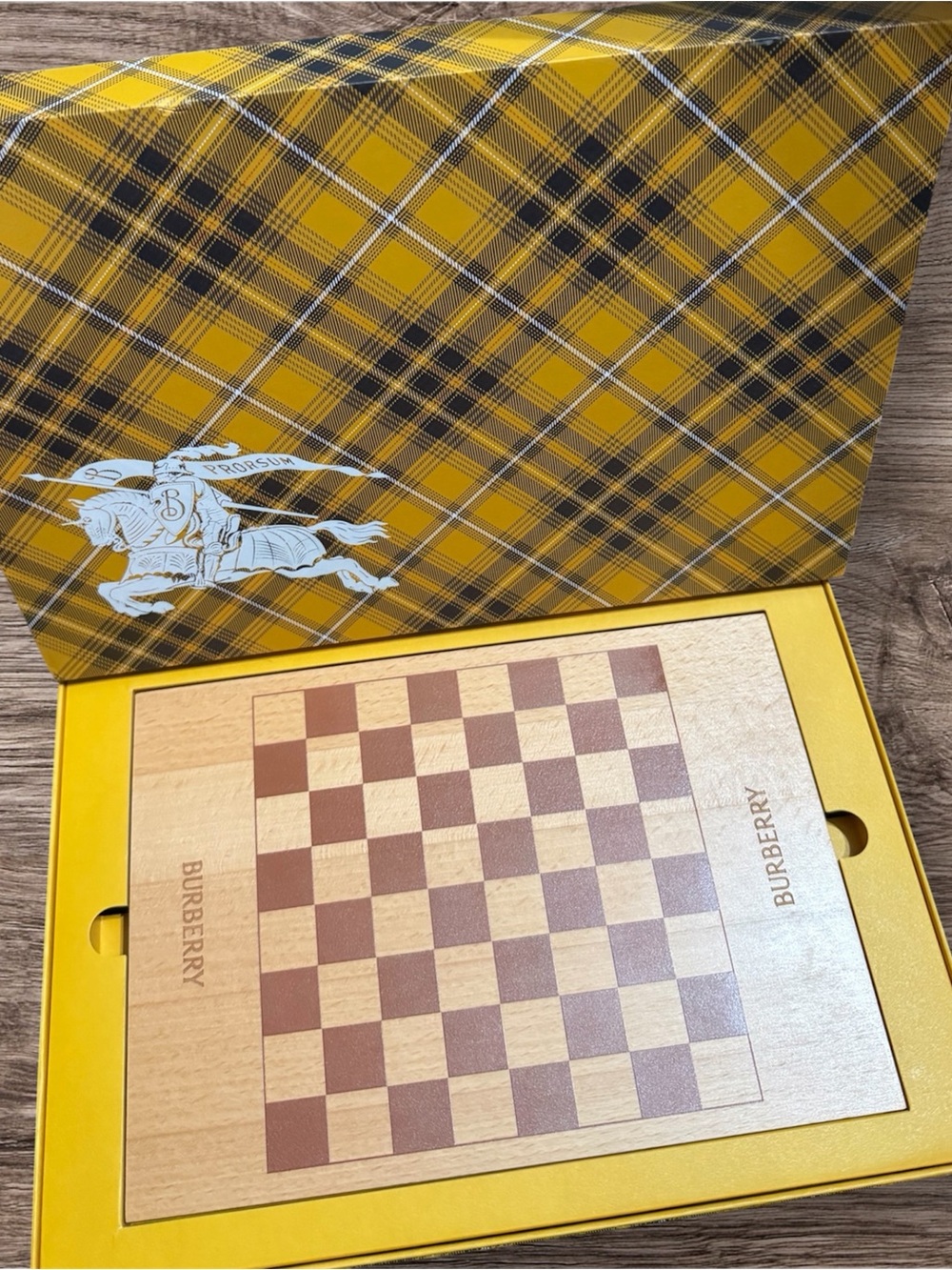Burberry Checkers Set